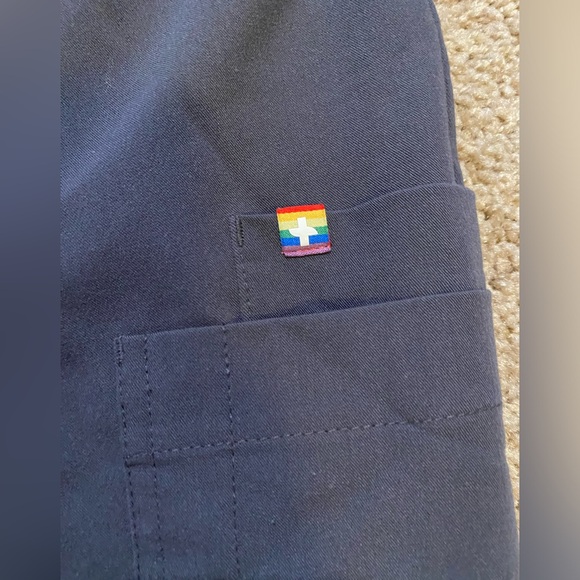 Figs Limited Edition Pride Scrub Pants Large Petite - Picture 5 of 6
